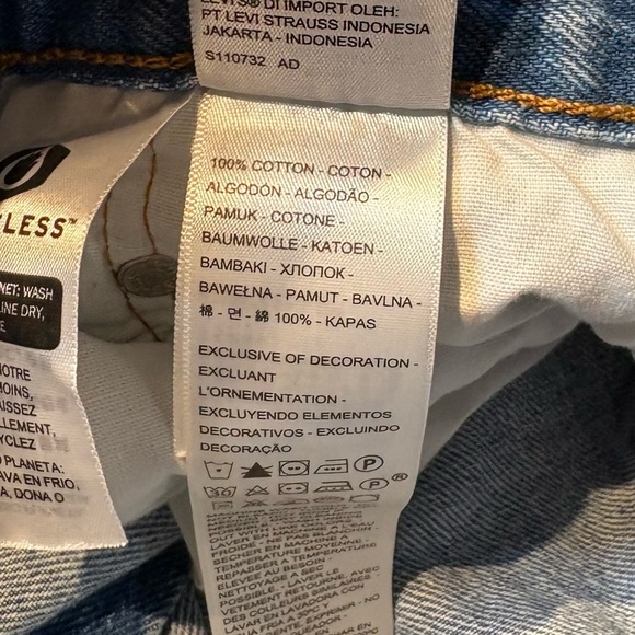 Levi's Shorts - Picture 7 of 8